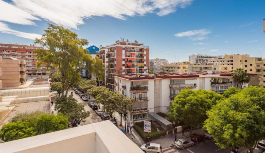 Stylish 3 Bedroom Penthouse In Centre With Large Pool Close To The Apartemen Marbella