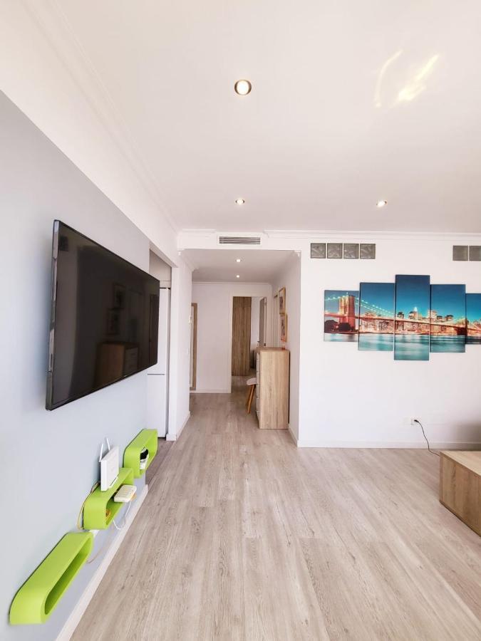 Apartemen Stylish 3 Bedroom Penthouse In Centre With Large Pool Close To The Marbella